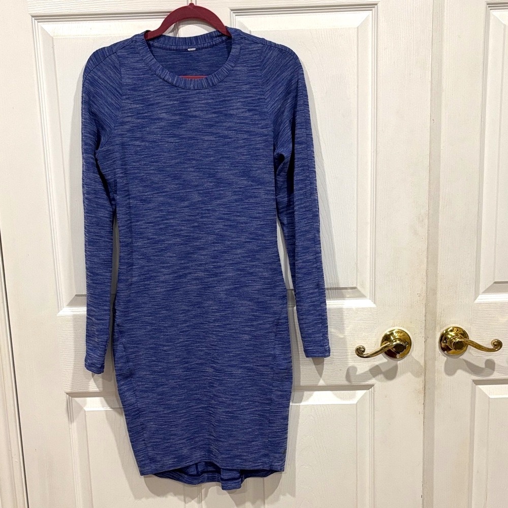 Lululemon size 6 long sleeved stretchy dress. Blue with grey streaks.